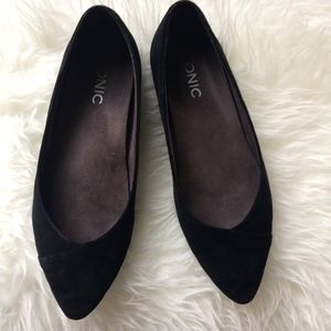 Vionic Black Suede Pointed-Toe Flats